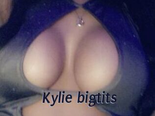 Kylie_bigtits